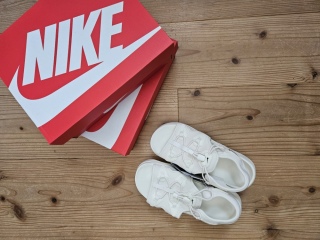 NIKE