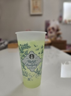 �J�b�v�̐F��