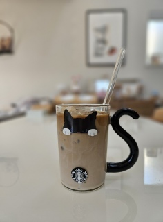 �A�C�X�J�t�F���e�̋G�ߓ���